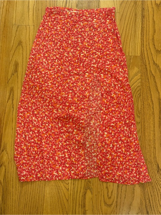 H&M Dresses & Skirts - H&M Pink and White Floral Skirt with Slit